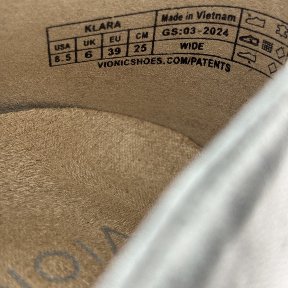 Vionic Silver Flats with Bow Detail 8.5 wide - Picture 15 of 16